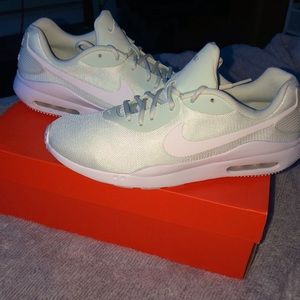 Women’s Nike Air Max Oketo Shoes Sneakers
